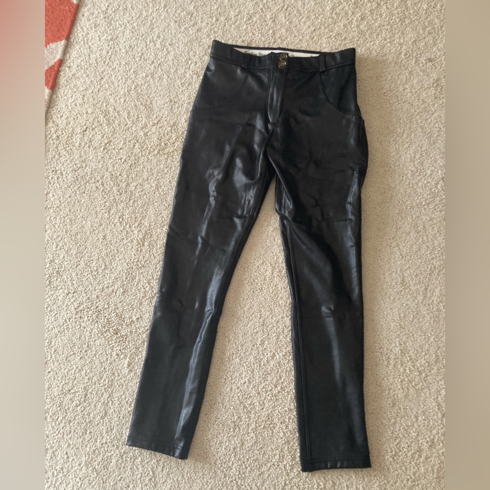 Best Yoga Store Black Eco-Leather Skinny Pants Low Rise Size XL w/ tush lift